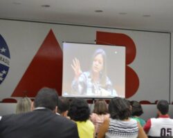 Fernanda Tartuce ministra aula sobre Novo CPC em curso da ESA/SE