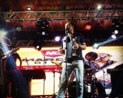 Marcos Giva embala público que lota a AABB no XIII Forró dos Advogados