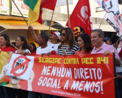 Em ato histórico, OAB/SE vai às ruas contra PEC 241