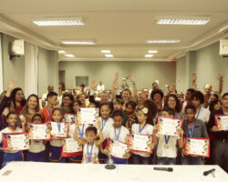Crianças e adolescentes recebem medalhas do Concurso Cultural de Desenho, Pintura e Poesia da OAB/SE