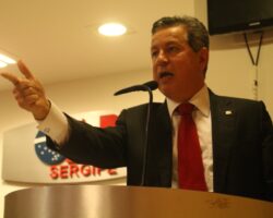 “Nós estamos no fundo do poço e só poderemos sair dele através de uma reforma política”, afirma presidente da OAB/SE