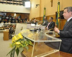 “É preciso lutar. A história não para e os direitos pedem passagem. Precisamos sair da igualdade formal, para a igualdade real”, diz Henri Clay