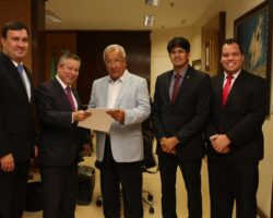 OAB ENTREGA PROPOSTA DE PISO SALARIAL