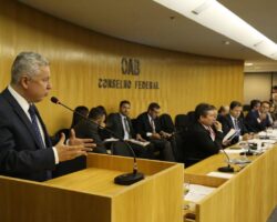 Henri Clay vê abuso de Rodrigo Maia