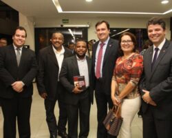 Diretores e conselheiros da OAB/SE prestigiam lançamento do livro do diretor-geral da ESA