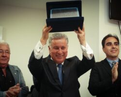 Presidente da OAB/SE recebe homenagem de advogados públicos