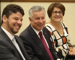 Henri Clay Andrade e Ana Lúcia Aguiar são homenageados no II Congresso de Direito