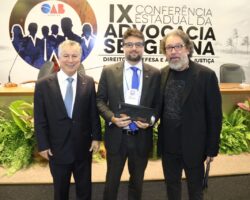 OAB/SE presenteia advogado com voucher para Conferência Nacional da Advocacia