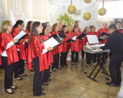 Coral Advocanto participa da abertura do Natal dos Correios