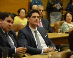 OAB/SE prestigia homenagem a promotores de justiça em sessão especial na Alese