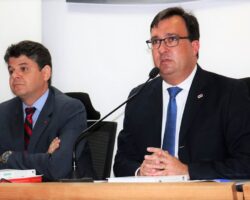 Conselho aprova moção de solidariedade a Felipe Santa Cruz