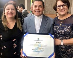 OAB/SE participa da entrega do Título de Cidadão Aracajuano ao padre Rogério
