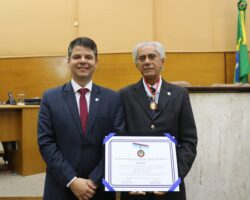 José Rivaldávio Lima recebe Medalha do Mérito Educacional Manoel Bomfim