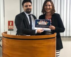 Integrante da Comissão de Defesa dos Direitos da Mulher da OAB/SE ganha Concurso de poemas