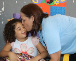 Natal Solidário promovido pela OAB transforma o dia de dezenas de crianças da Escola Municipal Deoclides José Pereira