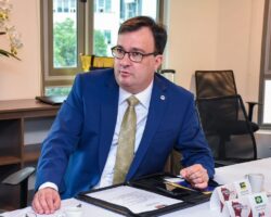 Presidente da OAB solicita parecer da Comissão de Estudos Constitucionais sobre a Lei Complementar N° 333 que trata da possibilidade de conversão de benefícios em pecúnia