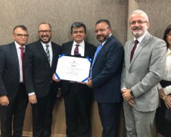 OAB/SE participa da cerimônia de entrega do Título de Cidadão Aracajuano ao juiz Antônio Francisco
