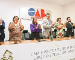 OAB/SE entrega novas carteiras para 41 advogados