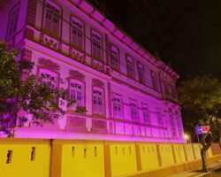 OAB/SE ilumina a sede de rosa em apoio ao movimento mundial de conscientização do câncer de mama