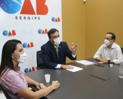 Candidata à prefeita de Aracaju assina Carta de Compromisso elaborada pela OAB/SE