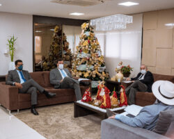 Presidente da OAB/SE participa de reunião na Assembleia Legislativa para discutir programa na TV ALESE