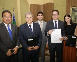OAB Sergipe formaliza reingresso do advogado Carlos Alberto Sobral à Ordem dos Advogados