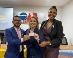 OAB/SE entrega a 1ª carteira com nome social no Dia Internacional de Luta Contra a LGBTQIAP+Fobia