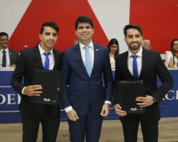 Durante Solenidade, 60 carteiras profissionais são entregues aos novos advogados e advogadas da OAB Sergipe