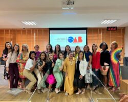 Menos de 15% dos cargos eletivos são ocupados por mulheres. OAB/SE debate pauta do fortalecimento de políticas para mulheres.