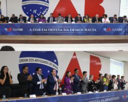 OAB/SE faz entrega de carteiras profissionais para novos advogados e advogadas